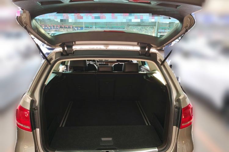 Used Volkswagen Magotan 2012 Travel Edition 2.0 TSI Comfort Version Trunk