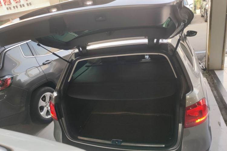 Used Volkswagen Magotan 2012 Travel Edition 2.0 TSI Comfort Version Trunk