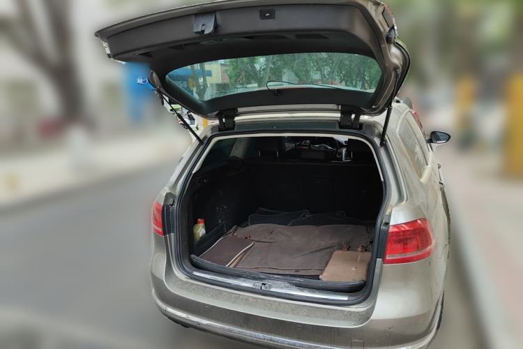 Used Volkswagen Magotan 2012 Travel Edition 2.0 TSI Luxury Version Trunk