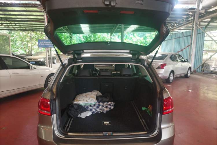 Used Volkswagen Magotan 2012 Travel Edition 2.0 TSI 4x4 Comfort Version Trunk