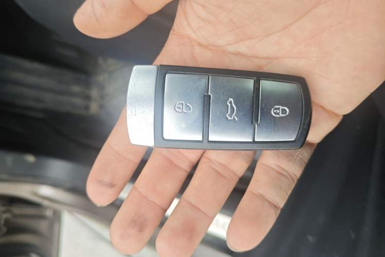 Used Volkswagen Magotan 2012 Revised 1.8TSI Luxury Version Vehicle Key