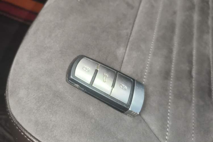 Used Volkswagen Magotan 2012 Travel Edition 2.0 TSI Comfort Version Vehicle Key