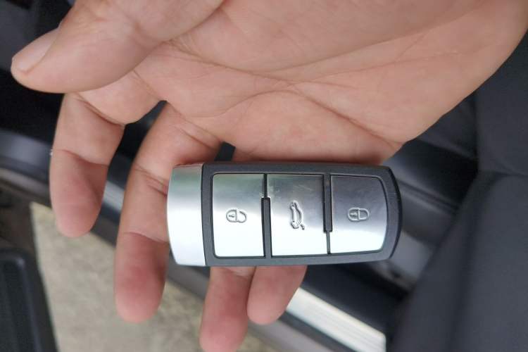 Used Volkswagen Magotan 2012 Revised Version 2.0 TSI Luxury Edition Vehicle Key