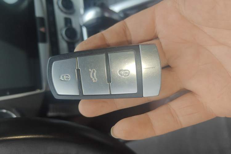 Used Volkswagen Magotan 2012 Travel Edition 2.0 TSI 4x4 Comfort Version Vehicle Key