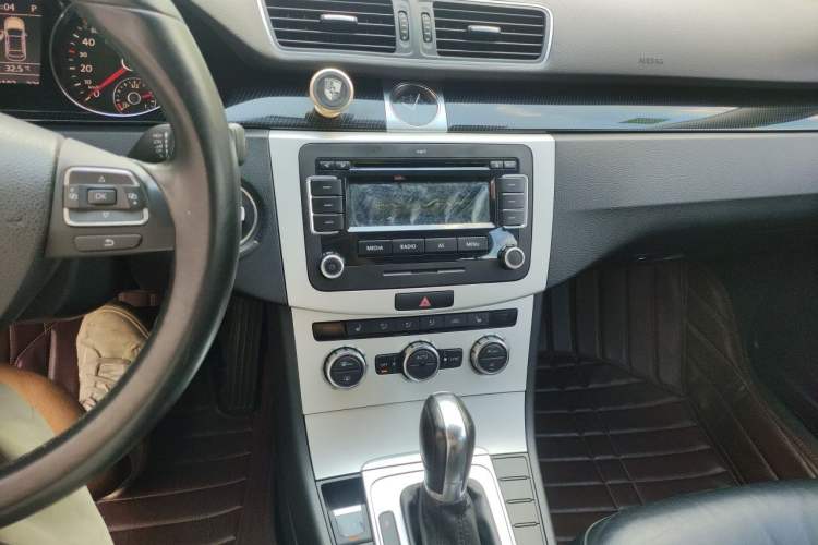 Used Volkswagen Magotan 2012 1.8TSI Luxury Model Audio And AC Panel