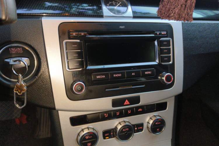 Used Volkswagen Magotan 2012 Revised 1.4 TSI Luxury Version Audio And AC Panel