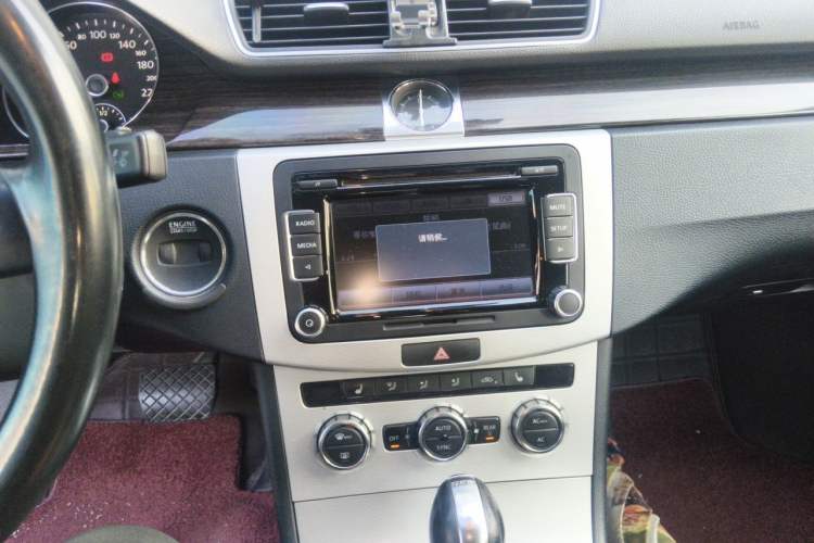 Used Volkswagen Magotan 2012 Revised Version 2.0 TSI Supreme Edition Audio And AC Panel