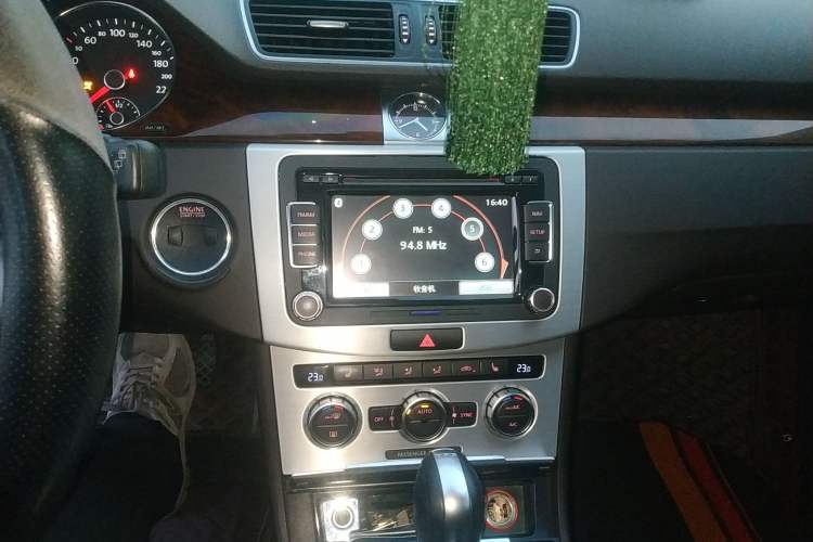 Used Volkswagen Magotan 2012 Travel Edition 2.0 TSI Comfort Version Audio And AC Panel