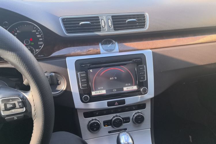 Used Volkswagen Magotan 2012 Travel Edition 2.0 TSI Luxury Version Audio And AC Panel