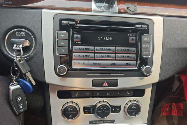 Used Volkswagen Magotan 2012 Travel Edition 2.0 TSI Luxury Version Audio And AC Panel