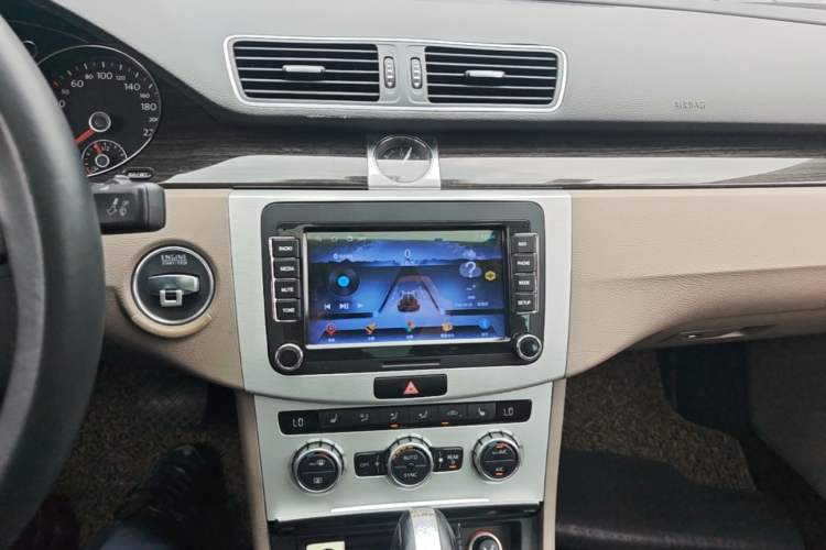 Used Volkswagen Magotan 2012 2.0 TSI Prestige Edition Audio And AC Panel