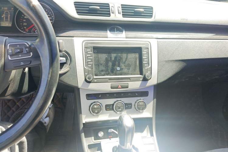 Used Volkswagen Magotan 2012 1.8TSI Prestige Model Audio And AC Panel