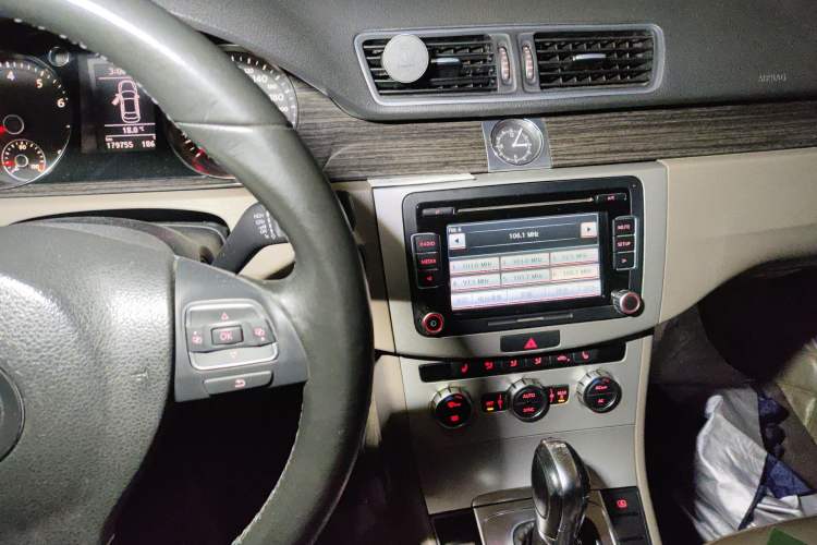 Used Volkswagen Magotan 2012 1.8TSI Prestige Model Audio And AC Panel