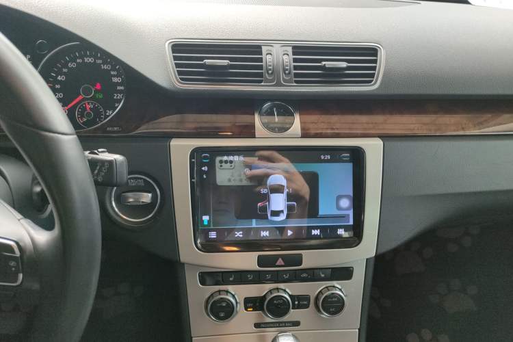 Used Volkswagen Magotan 2012 Travel Edition 2.0 TSI Comfort Version Audio And AC Panel