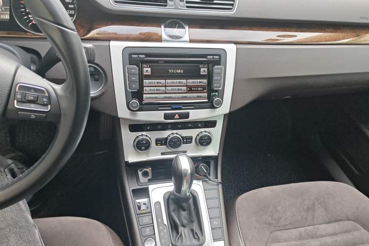 Used Volkswagen Magotan 2012 Travel Edition 2.0 TSI Comfort Version Audio And AC Panel
