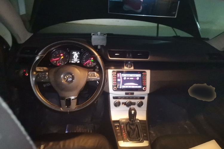Used Volkswagen Magotan 2012 Revised 1.8TSI Luxury Version Center Console