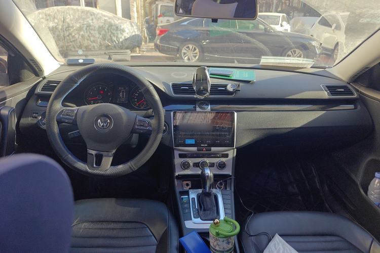 Used Volkswagen Magotan 2012 Revised 1.8TSI Comfort Version Center Console