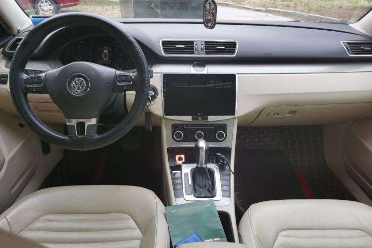 Used Volkswagen Magotan 2012 Revised Version 1.8TSI Leading Edition Center Console
