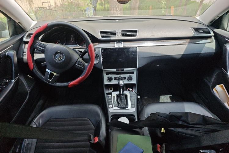 Used Volkswagen Magotan 2012 Facelift 2.0 TSI Prestige Model Center Console