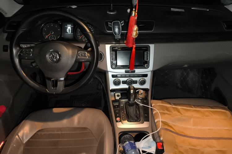 Used Volkswagen Magotan 2012 Facelift 2.0 TSI Prestige Model Center Console