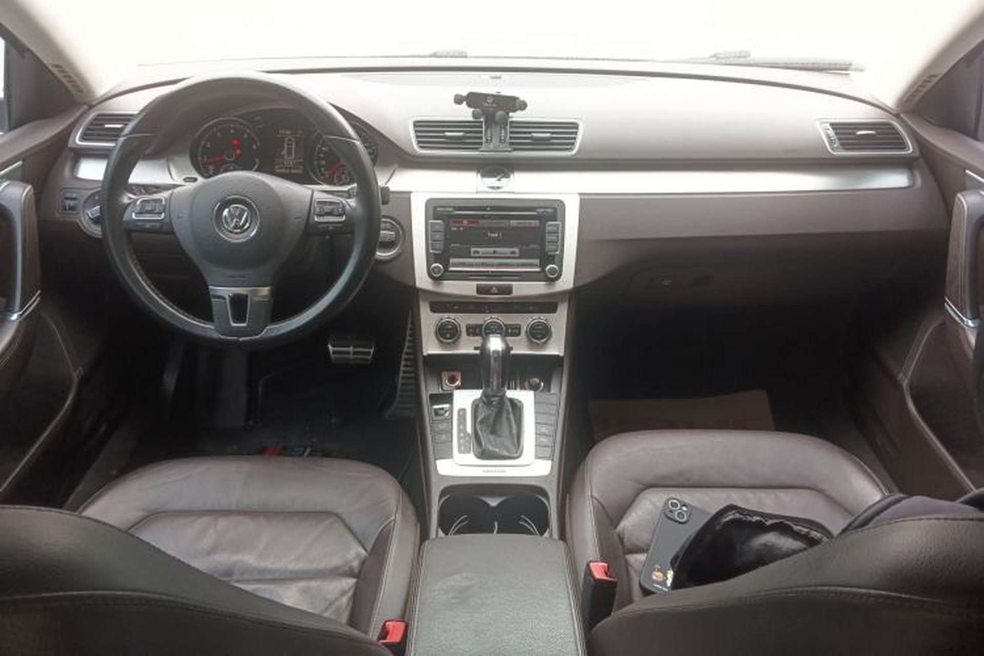 Used Volkswagen Magotan 2012 Travel Edition 2.0 TSI 4x4 Comfort Version Center Console
