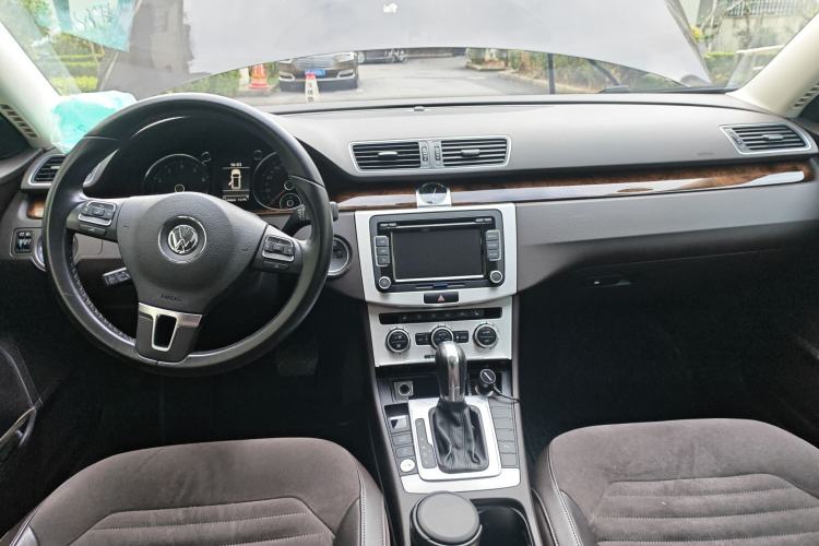 Used Volkswagen Magotan 2012 Travel Edition 2.0 TSI Comfort Version Center Console
