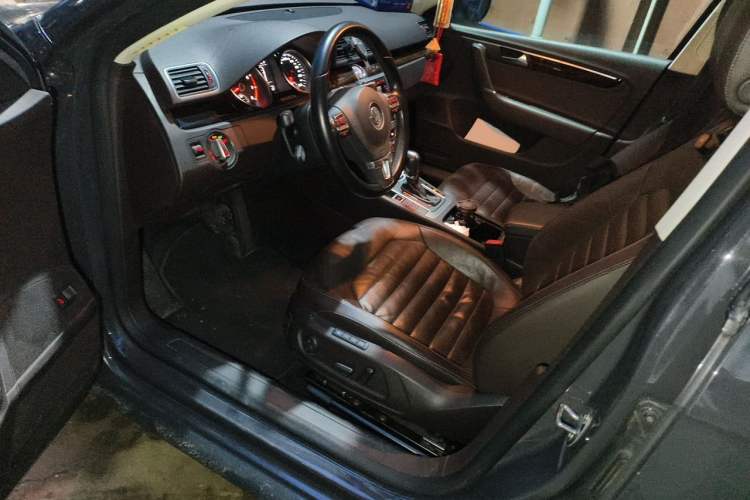 Used Volkswagen Magotan 2012 Travel Edition 2.0 TSI Luxury Version Driver Seat