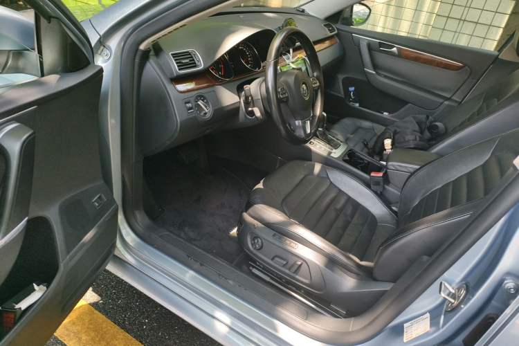 Used Volkswagen Magotan 2012 Travel Edition 2.0 TSI Comfort Version Driver Seat