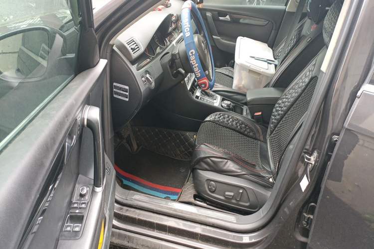 Used Volkswagen Magotan 2012 Revised 1.8TSI Luxury Version Driver Seat