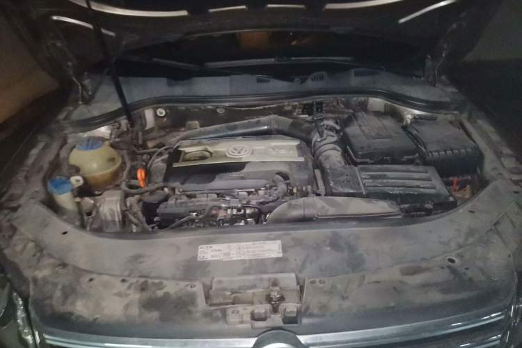 Used Volkswagen Magotan 2012 Revised 1.8TSI Luxury Version Engine Bay