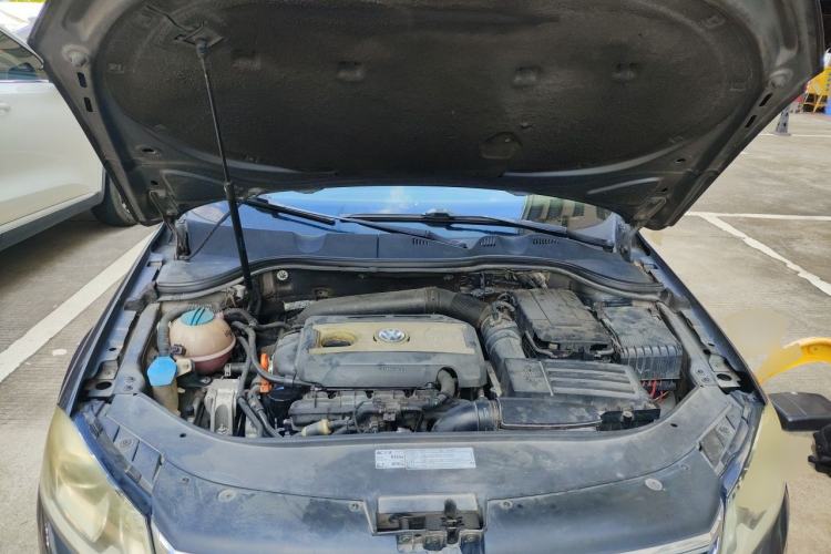 Used Volkswagen Magotan 2012 1.8TSI Luxury Model Engine Bay
