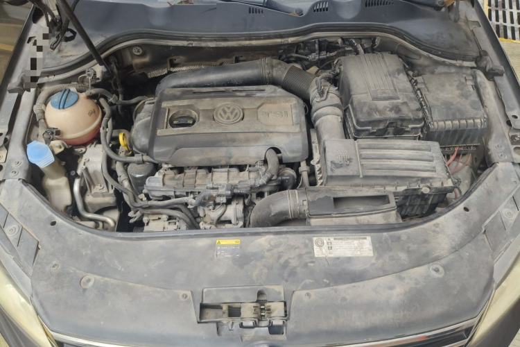 Used Volkswagen Magotan 2012 Travel Edition 2.0 TSI Comfort Version Engine Bay