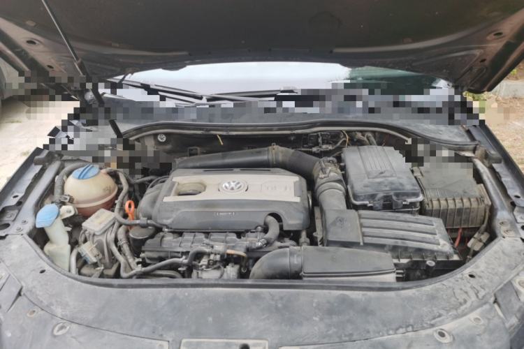 Used Volkswagen Magotan 2012 Revised Version 1.8TSI Leading Edition Engine Bay
