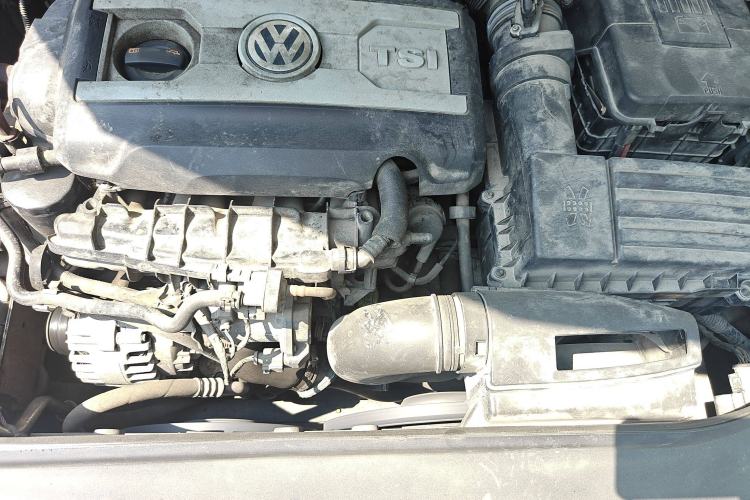 Used Volkswagen Magotan 2012 Travel Edition 2.0 TSI 4x4 Comfort Version Engine Bay