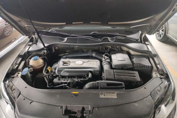 Used Volkswagen Magotan 2012 Travel Edition 2.0 TSI Comfort Version Engine Bay