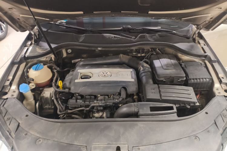 Used Volkswagen Magotan 2012 Travel Edition 2.0 TSI Comfort Version Engine Bay