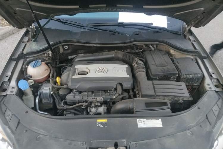 Used Volkswagen Magotan 2012 Travel Edition 2.0 TSI Comfort Version Engine Bay