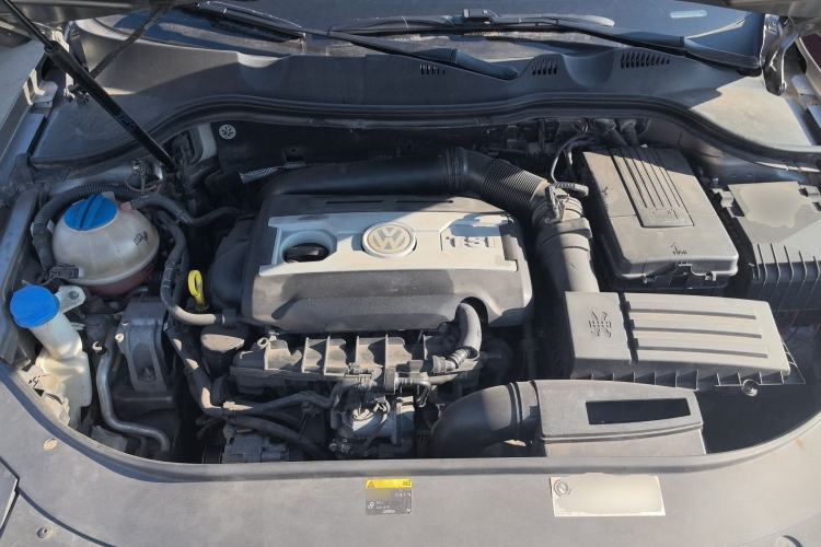 Used Volkswagen Magotan 2012 Travel Edition 2.0 TSI Luxury Version Engine Bay