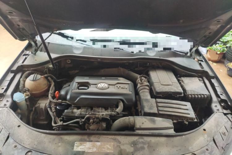 Used Volkswagen Magotan 2012 Revised 1.8TSI Luxury Version Engine Bay