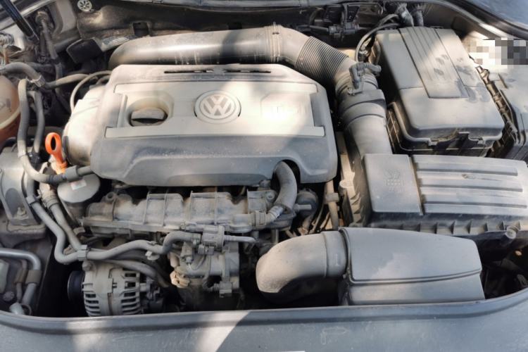 Used Volkswagen Magotan 2012 Revised 1.8TSI Luxury Version Engine Bay