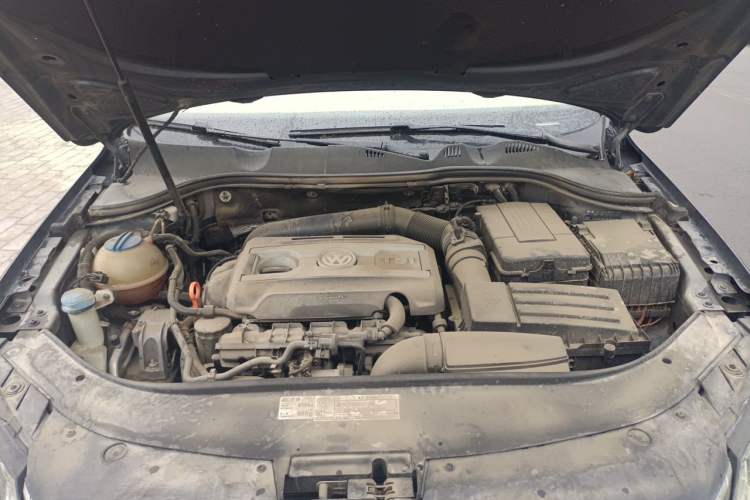 Used Volkswagen Magotan 2012 Revised 1.8TSI Luxury Version Engine Bay