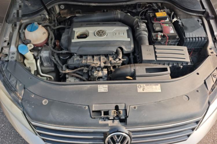 Used Volkswagen Magotan 2012 Travel Edition 2.0 TSI Luxury Version Engine Bay
