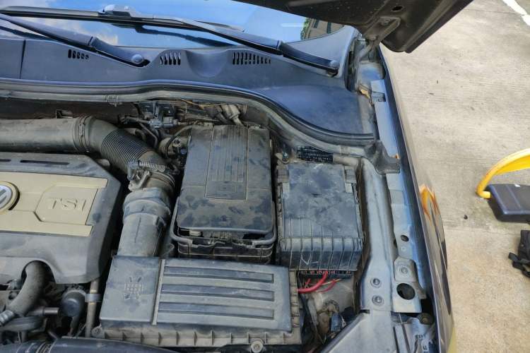Used Volkswagen Magotan 2012 1.8TSI Luxury Model Engine Bay Left
