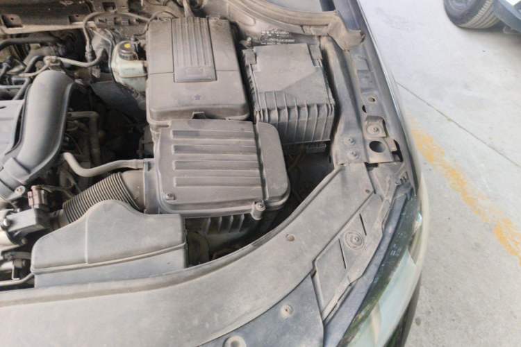 Used Volkswagen Magotan 2012 Revised 1.4 TSI Luxury Version Engine Bay Left