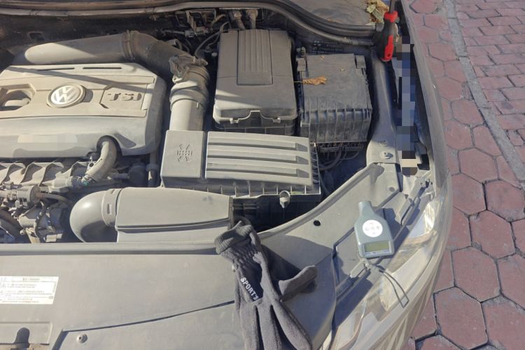 Used Volkswagen Magotan 2012 Revised 1.8TSI Comfort Version Engine Bay Left