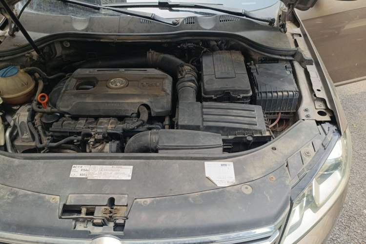 Used Volkswagen Magotan 2012 Facelift 1.8TSI Prestige Model Engine Bay Left
