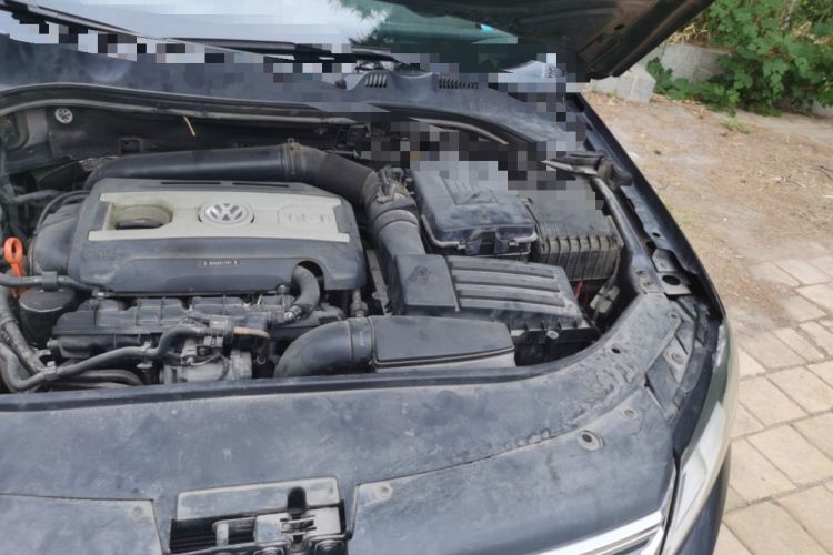 Used Volkswagen Magotan 2012 Revised Version 1.8TSI Leading Edition Engine Bay Left