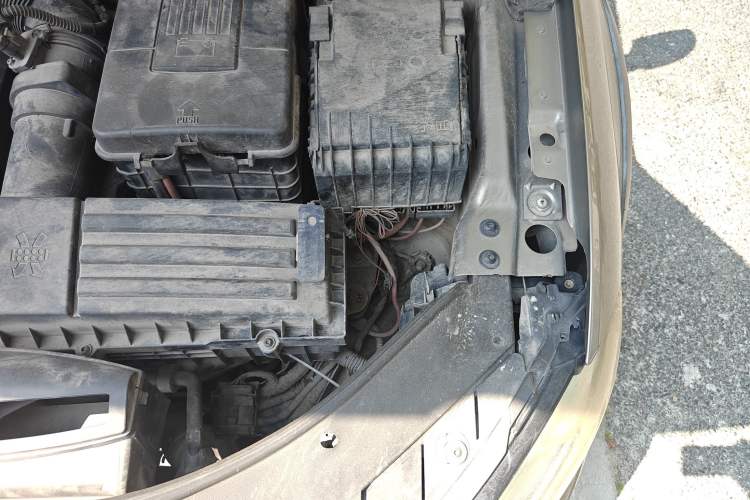 Used Volkswagen Magotan 2012 Travel Edition 2.0 TSI 4x4 Comfort Version Engine Bay Left