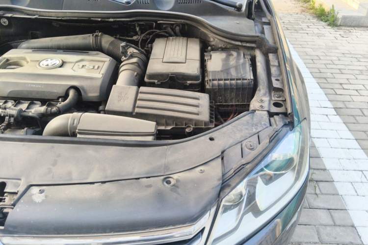 Used Volkswagen Magotan 2012 Revised Version 2.0 TSI Supreme Edition Engine Bay Left
