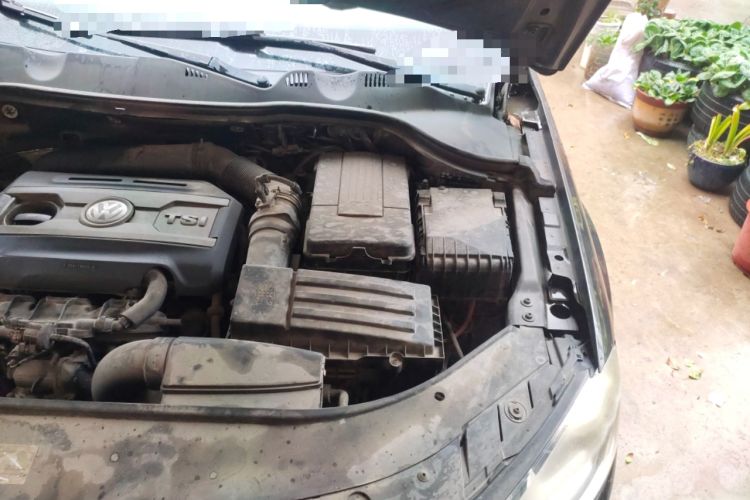 Used Volkswagen Magotan 2012 Revised 1.8TSI Luxury Version Engine Bay Left